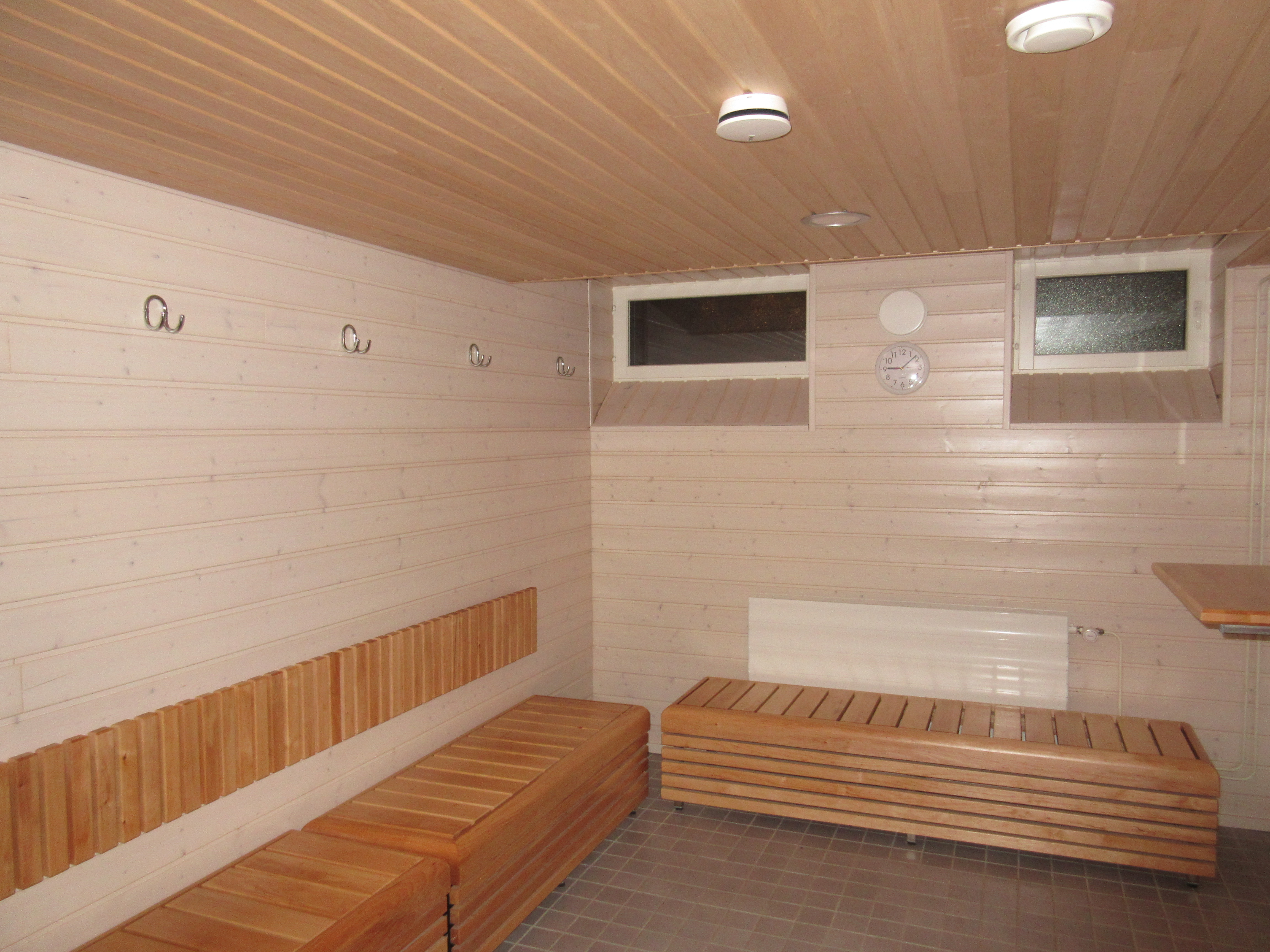 B-talon saunan pukuhuone